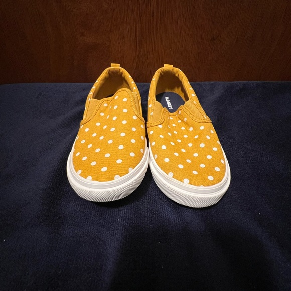 Old Navy size 10 and 11 yellow polka dot shoes - Picture 7 of 7